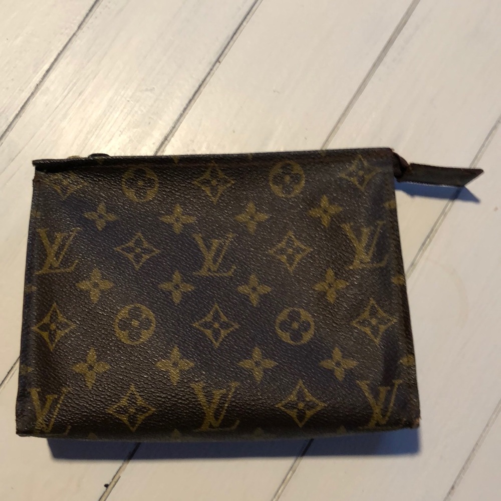 Louis Vuitton Toiletry 19 (zipper replaced)